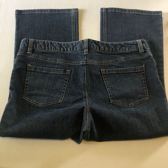 New Additions Maternity Jean Capri - Picture 4 of 5